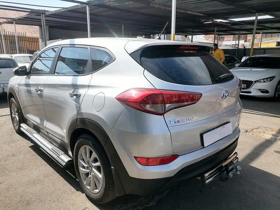 2017 Hyundai Tucson 2.0 with a leather seat and Service history