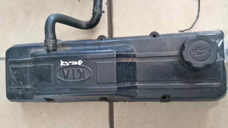 Kia k2700 J2 tappet cover - Private Seller Kia k2700 J2 tappet cover - Private Seller