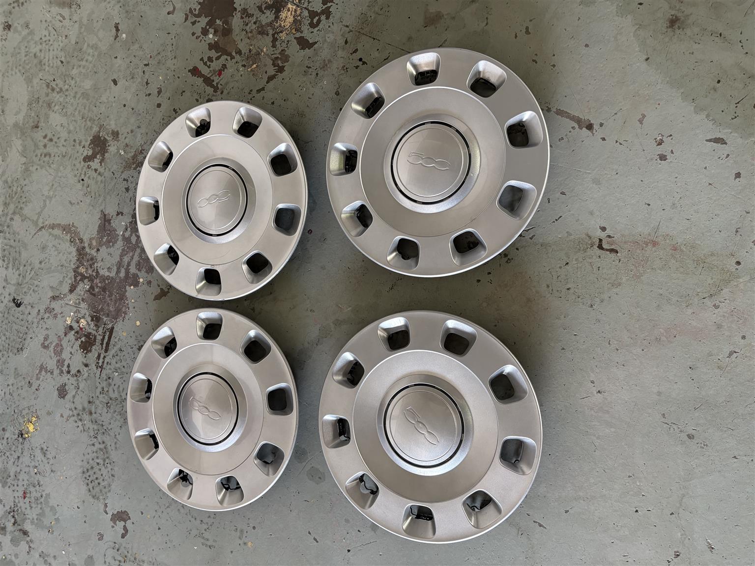 Fiat 500 wheel Caps - Private Seller Fiat 500 wheel Caps - Private Seller