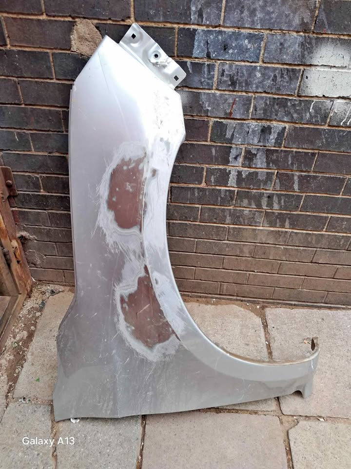 ISUZU FENDER RIGHTSIDE 2023 MODEL - Private Seller ISUZU FENDER RIGHTSIDE 2023 MODEL - Private Seller