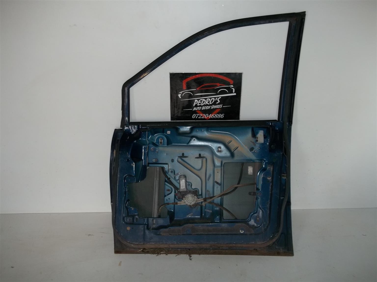 Chrysler Voyager front right driver door - Private Seller