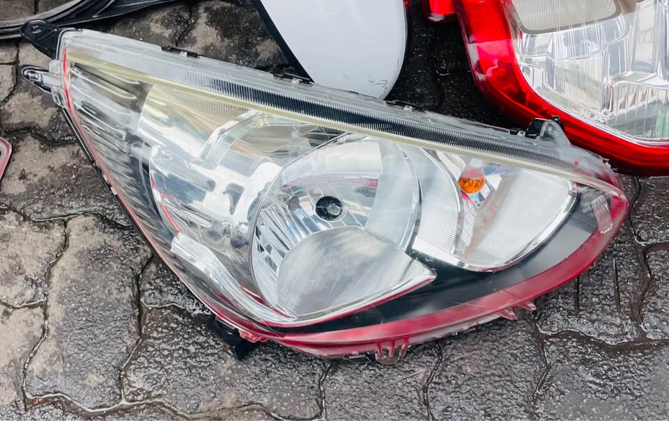 Mitsubishi Mirage headlight - Private Seller Mitsubishi Mirage headlight - Private Seller