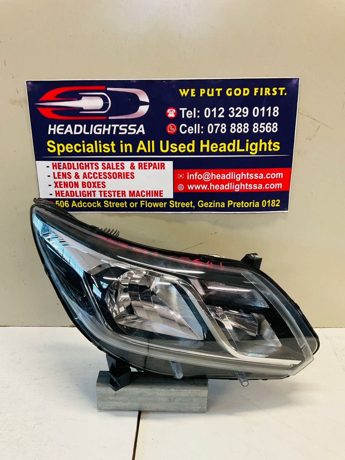 Chevrolet Trailblazer S10 right side LED headlight - Private Seller Chevrolet Trailblazer S10 right side LED headlight - Private Seller