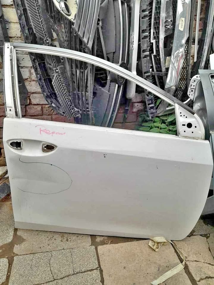 TOYOTA PRESTIGE RIGHT FRONT DOOR CAL - Private Seller TOYOTA PRESTIGE RIGHT FRONT DOOR CAL - Private Seller