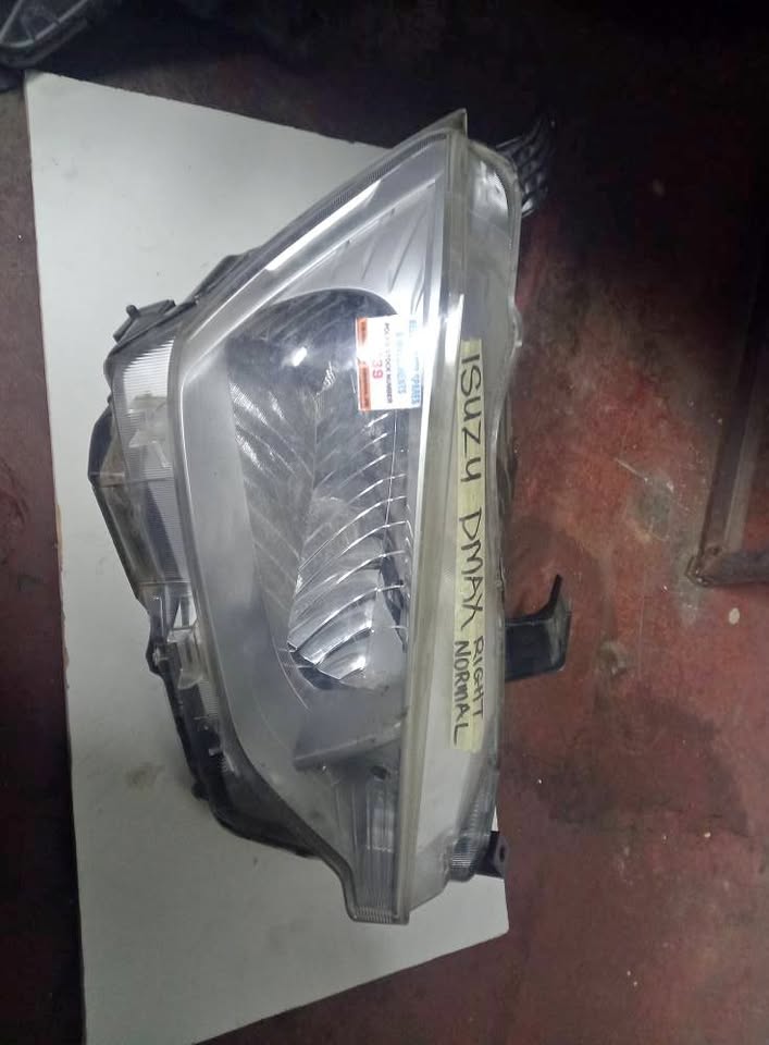 ISUZU DMAX HEADLIGHT RIGHT SIDE NORMAL - Private Seller ISUZU DMAX HEADLIGHT RIGHT SIDE NORMAL - Private Seller