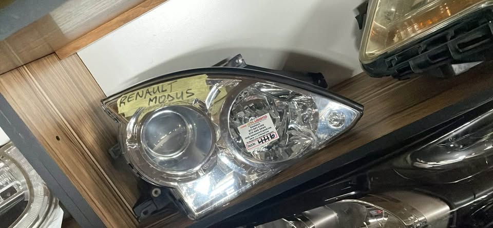Renault Modus headlight - Private Seller