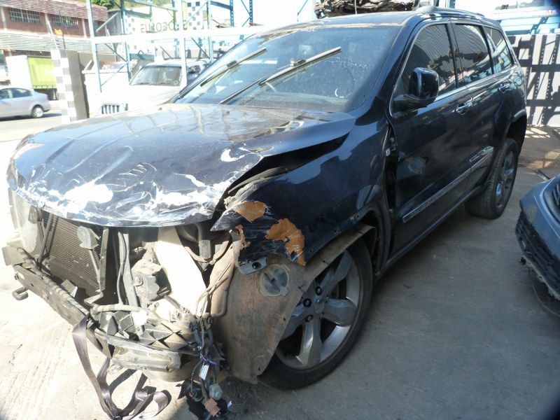 Jeep Grand Cherokee 5.7 HEMIV8 Overland AT Black - 2011 STRIPPING FOR SPARES - Private Seller Jeep Grand Cherokee 5.7 HEMIV8 Overland AT Black - 2011 STRIPPING FOR SPARES - Private Seller