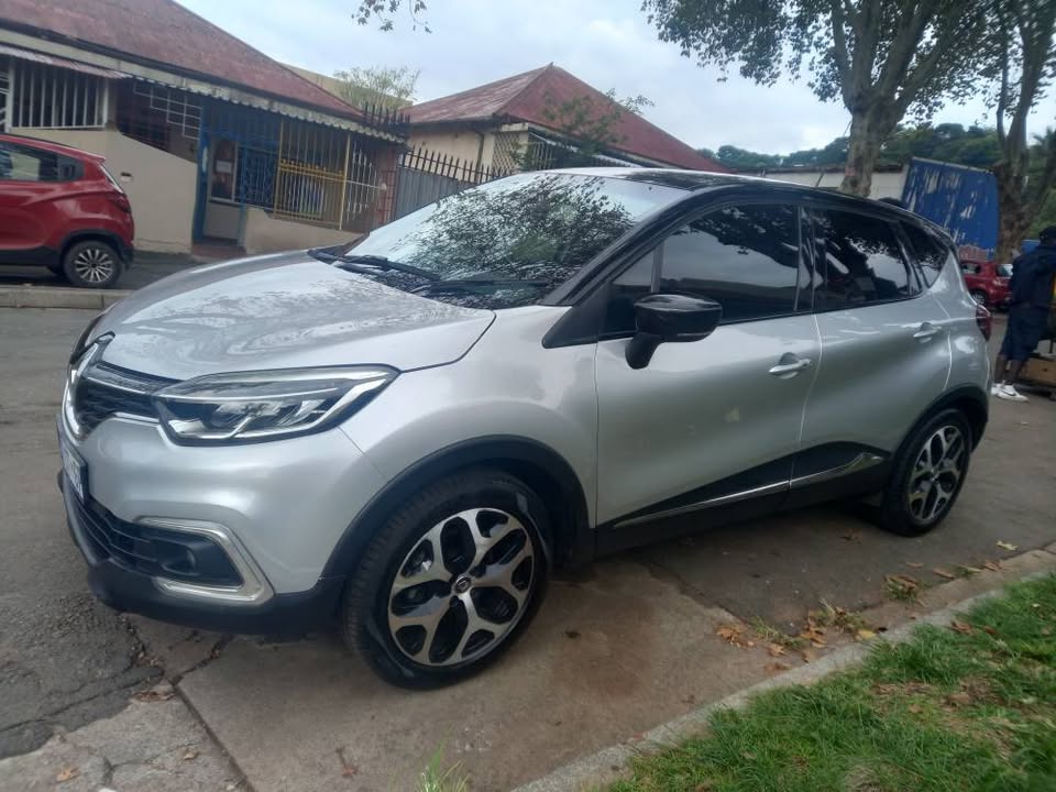 2018 RENAULT CAPTUR 900T PETROL, MANUAL, SILVER,SERVICE BOOK, SPARE KEY.