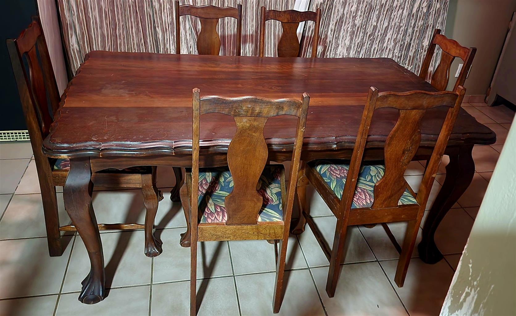 Ambulance ball & claw 6 seater dining set with sideboard