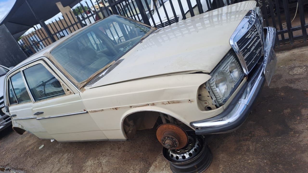 W123  230E available stripping for spares - Private Seller