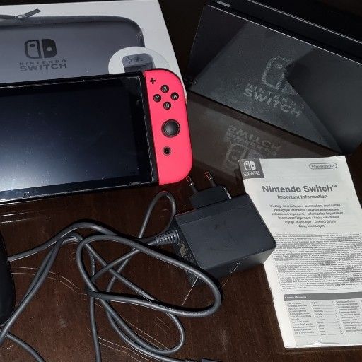 Nintendo switch V1 with charger & docking station 