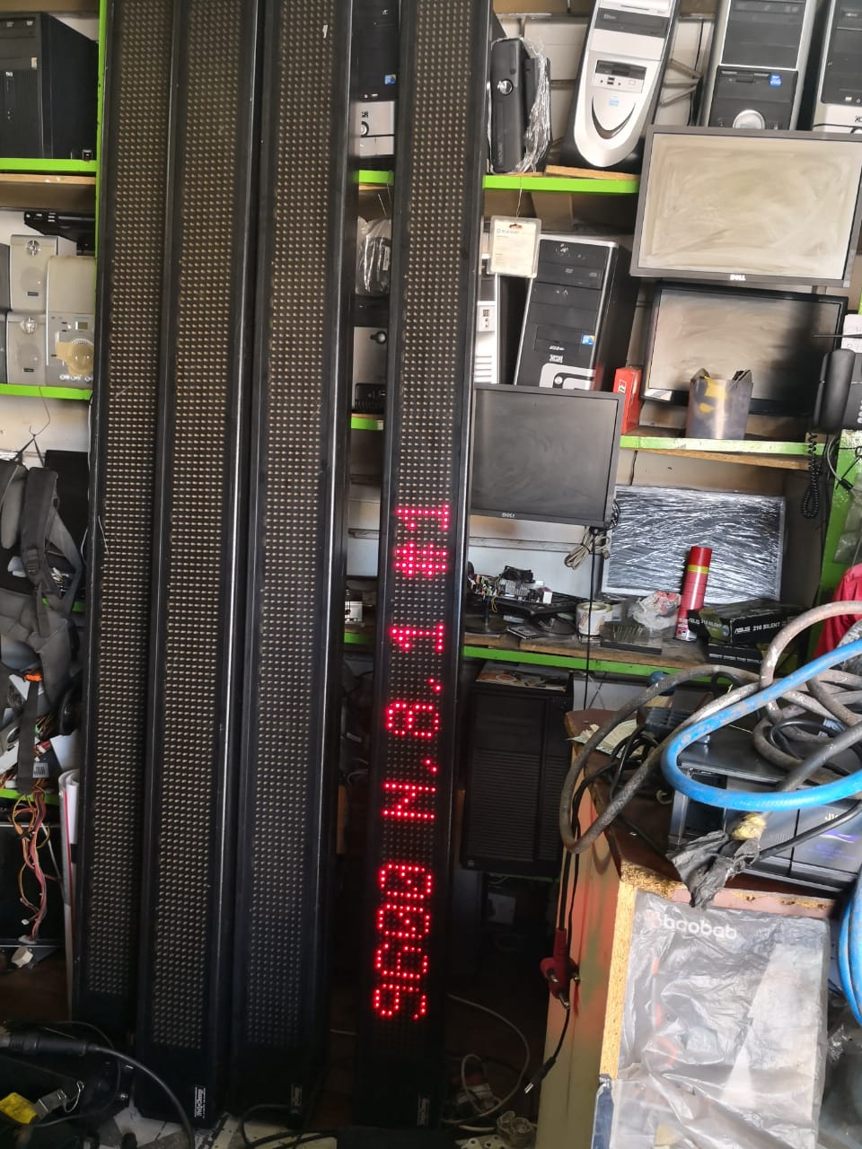 Electronic LED message display 