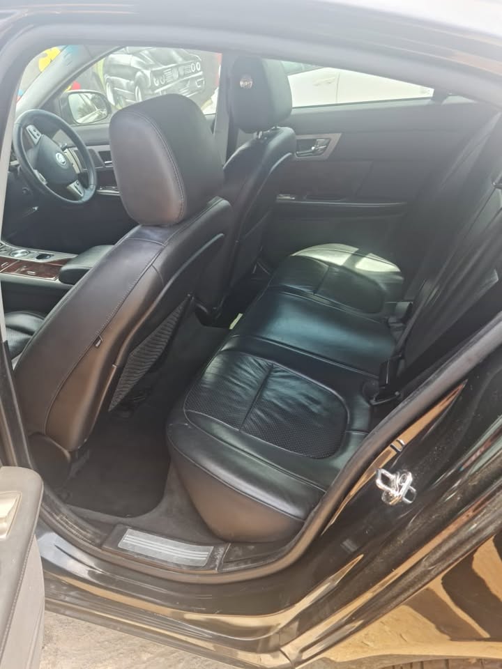 2011 JAGUAR XF 3.0DS STRIPPING AS SPARES - Private Seller