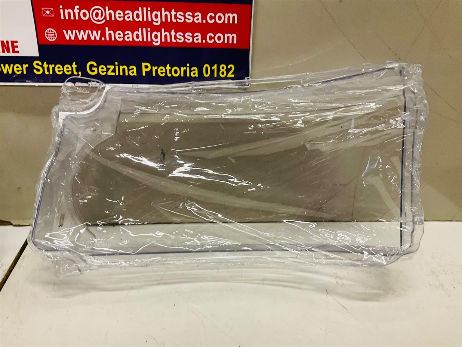 Land Rover Discovery 4 preface left and right side headlight replacement lens - Private Seller Land Rover Discovery 4 preface left and right side headlight replacement lens - Private Seller
