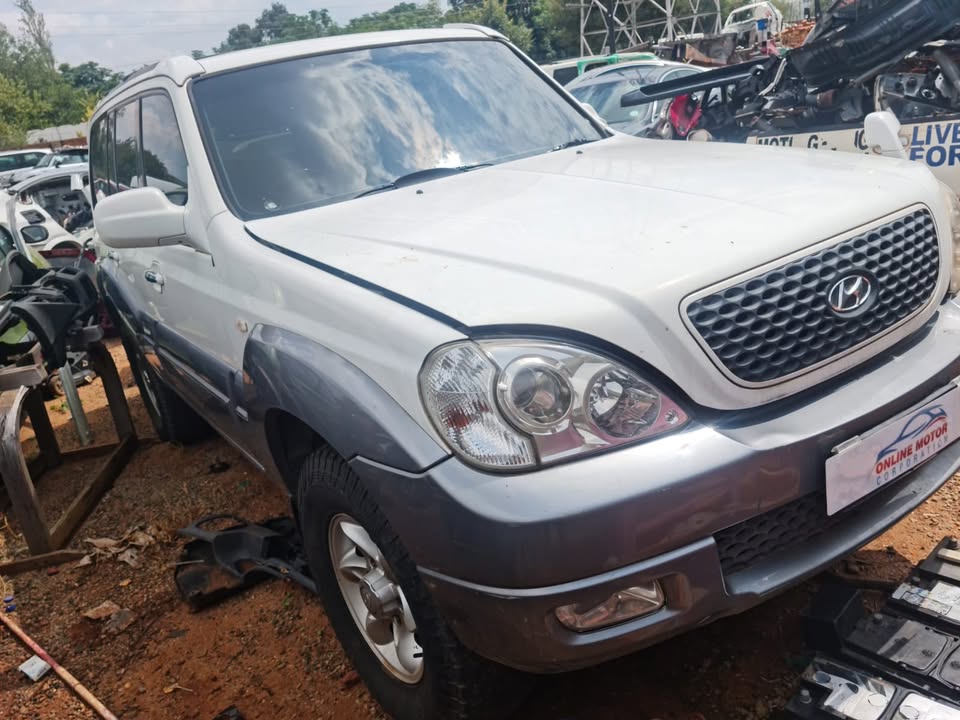 2005 HYUNDAI TERRACAN V6 PETROL STRIPPING AS SPARES - Private Seller