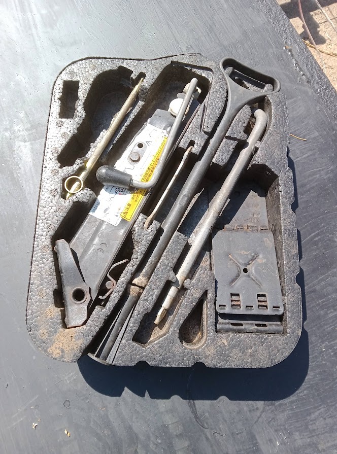 Mini / Mini Cooper Jack & Tools - Private Seller