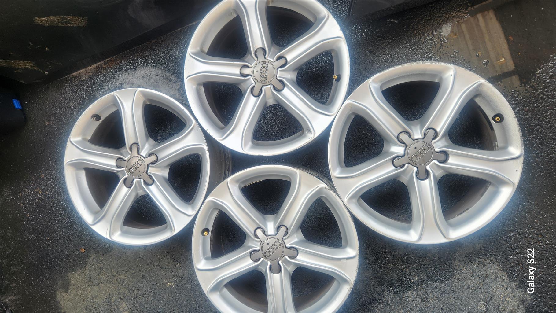 Audi A4 B8 FACELIFT OEM 17"mags with Audi Centre Caps - Private Seller Audi A4 B8 FACELIFT OEM 17"mags with Audi Centre Caps - Private Seller