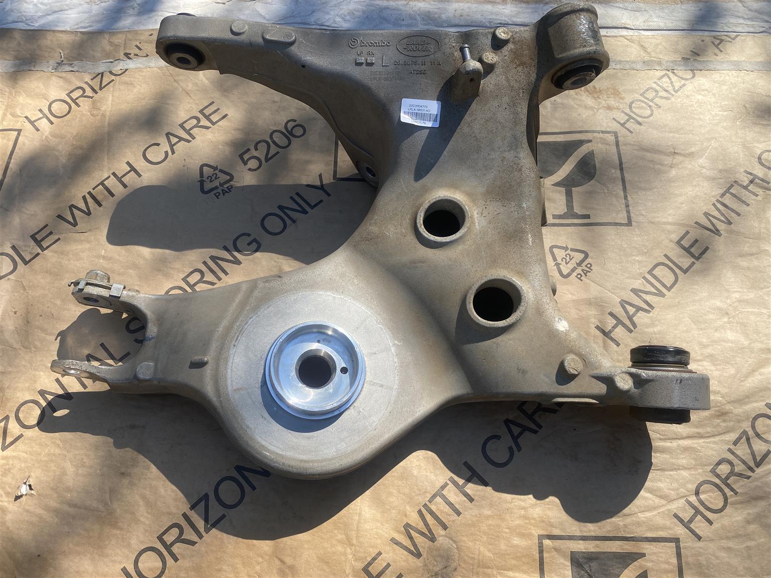 2023 LAND ROVER DEFENDER LEFT REAR CONTROL ARM FOR SALE. IN PRISTINE CONDITION
