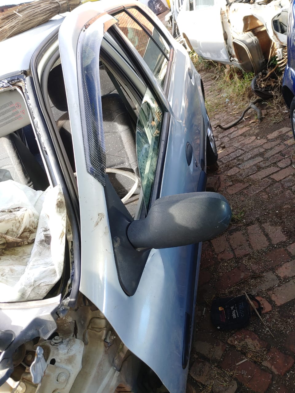 RENAULT CLIO ACCIDENT DAMAGEDBODY PARTS FOR SALE - Private Seller