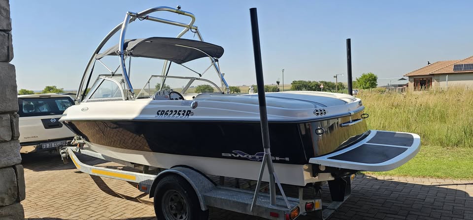 21ft Tige Wake Boat