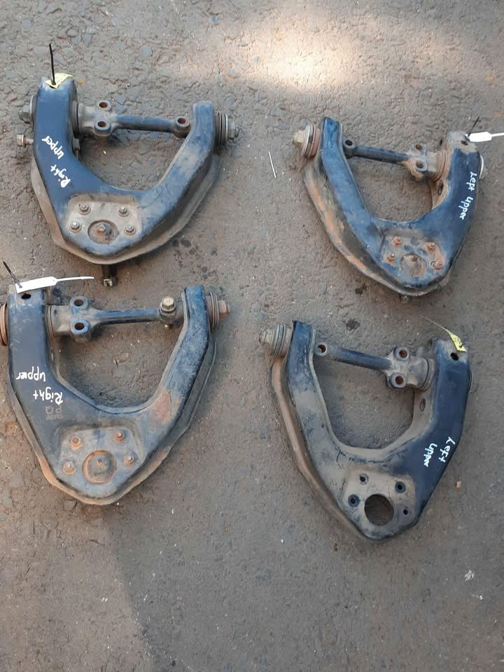 Toyota hilux KZ.TE upper control arms - Private Seller Toyota hilux KZ.TE upper control arms - Private Seller