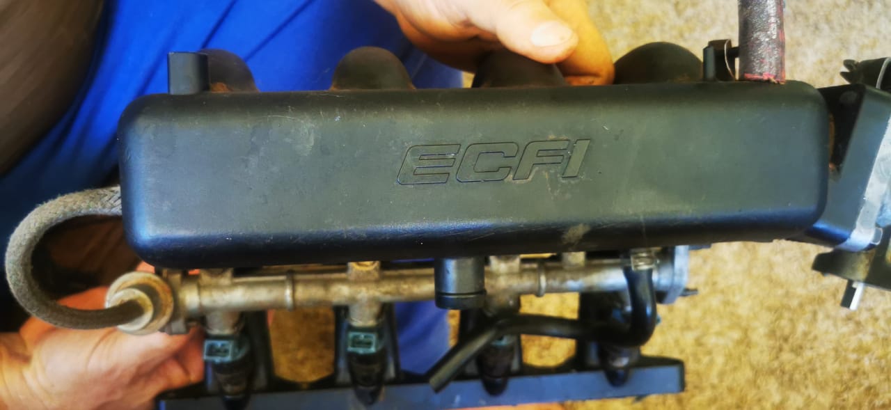 Hyundai 1300 intake manifold met throttle body en feul rail - Private Seller