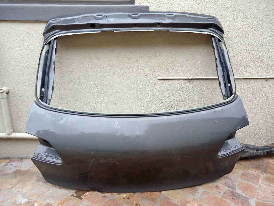 Porsche Macan Tailgate shell - Private Seller Porsche Macan Tailgate shell - Private Seller