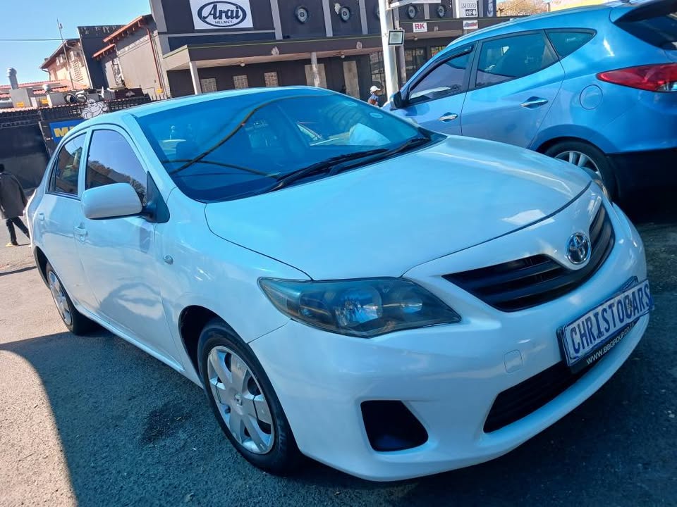 2018 model Toyota Corolla Quest sedan manual transmission petrol 1.6 engine capacity mileage 78000km