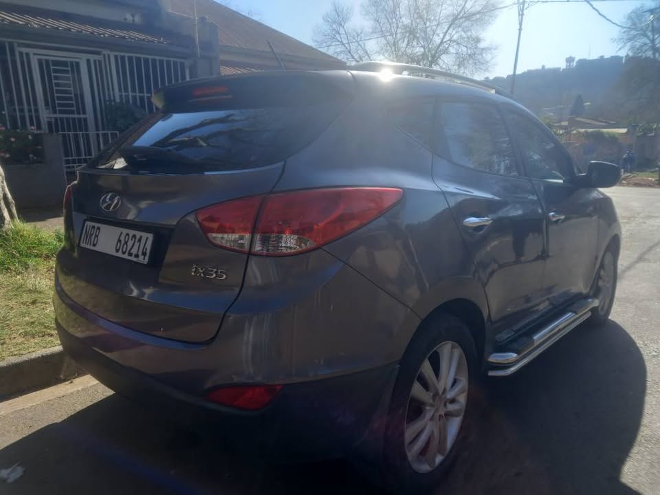 2013 HYUNDAI IX35 2.0 PETROL, AUTOMATIC, GREY, 77000KMS, R135,000, SPARE KEY, REVERSE CAMERA.