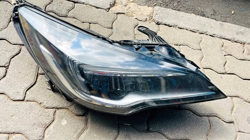 Opel Astra K headlight 2018 - Private Seller Opel Astra K headlight 2018 - Private Seller