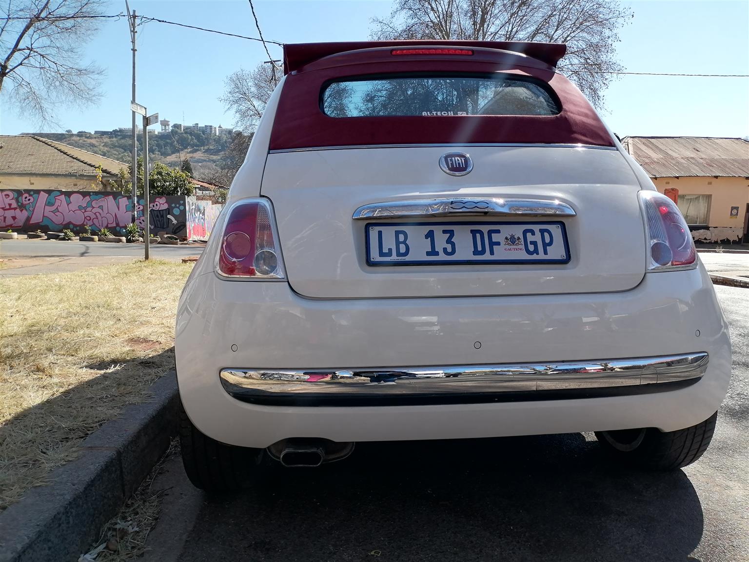 2015 FIAT 500C SPORT CONVERTIBLE WITH REVERSE SENSORS IN EXCELLENT CONDITION