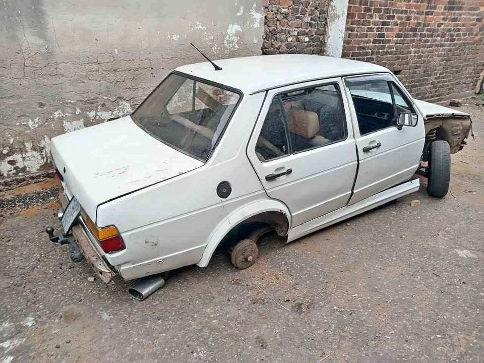Vw Fox 1.8carb Stripping For Spares