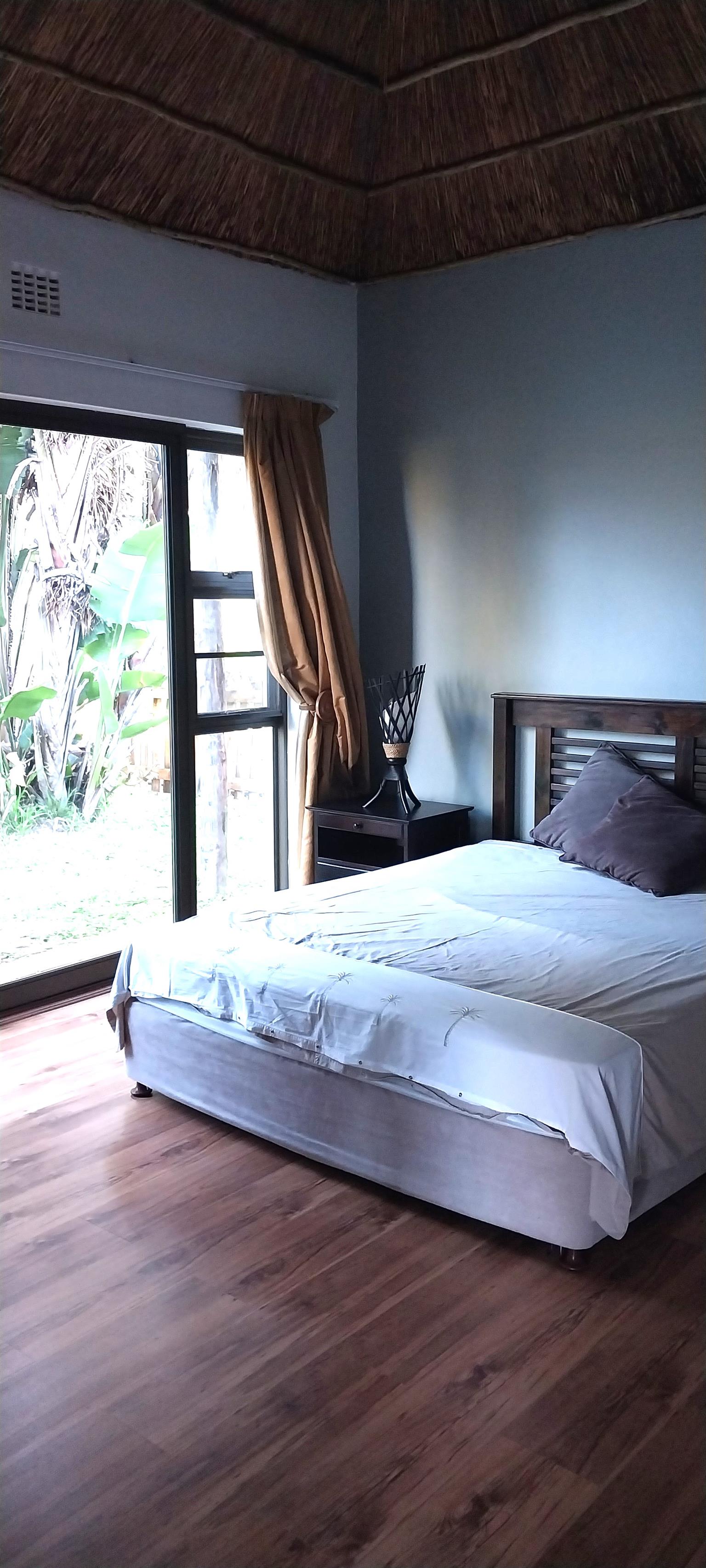 Immaculate one bedroom cottage to rent in Paradise.