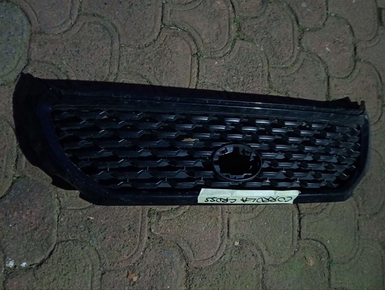 Toyota Corolla Cross Grill - Private Seller Toyota Corolla Cross Grill - Private Seller