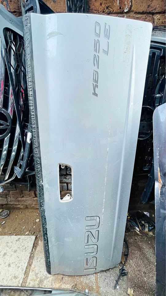 Isuzu KB250 tailgate - Private Seller