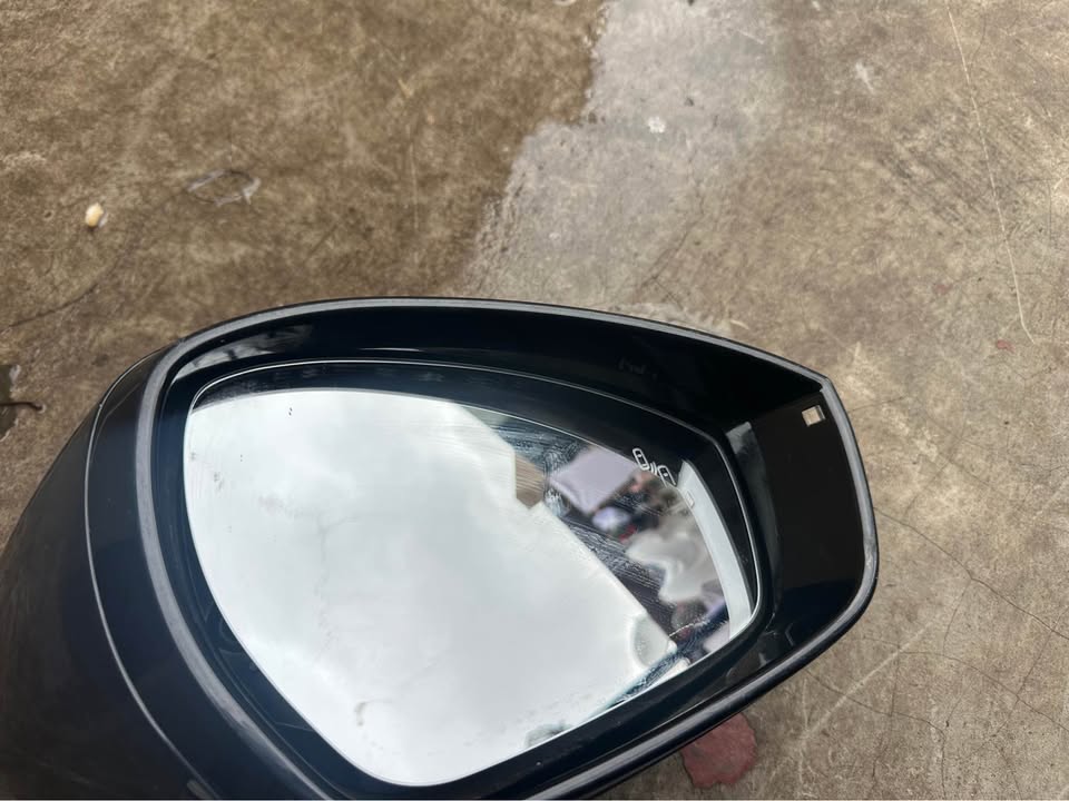 Chery omoda right side mirror with camera and blind sensor - Private Seller Chery omoda right side mirror with camera and blind sensor - Private Seller