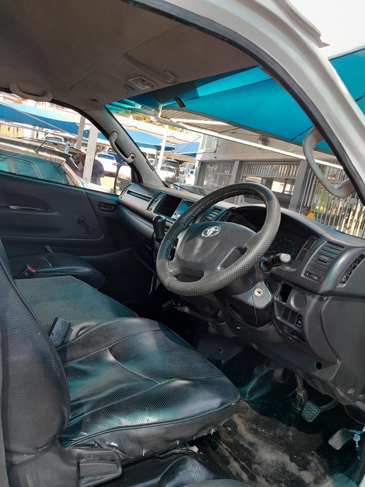 2015 TOYOTA QUANTUM 2.5 MANUAL