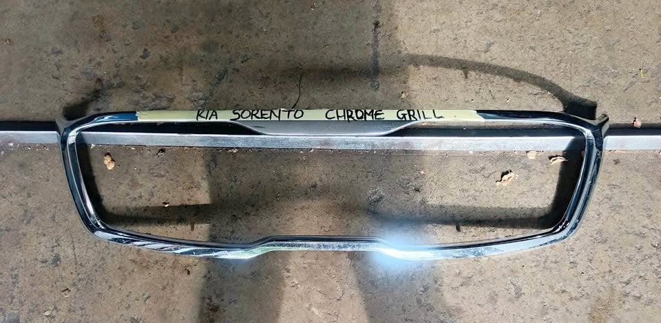 Kia Sorento chrome main grille 2013/15 - Private Seller Kia Sorento chrome main grille 2013/15 - Private Seller