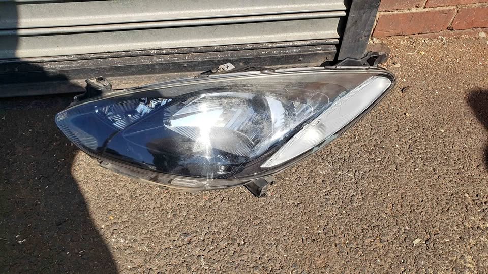 Mazda 2 Headlight 2007-2014 - Private Seller Mazda 2 Headlight 2007-2014 - Private Seller