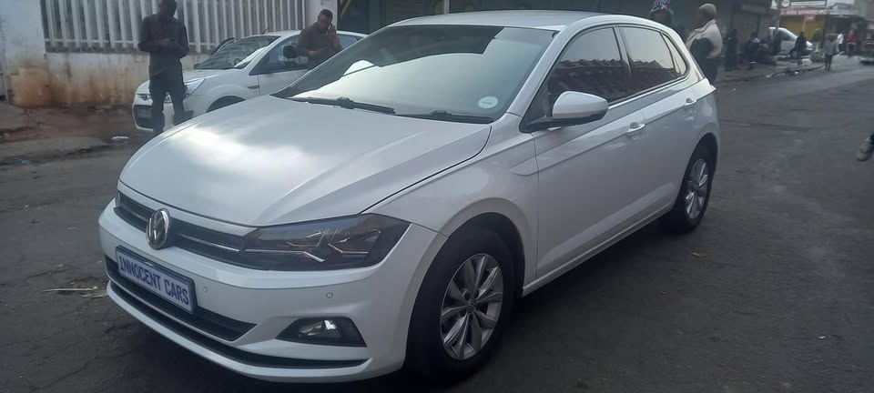 2018 VW POLO 8Tsi  1.0 ENGINE, AUTOMATIC TRANSMISSION, WHITE COLOUR, 59000KM USED