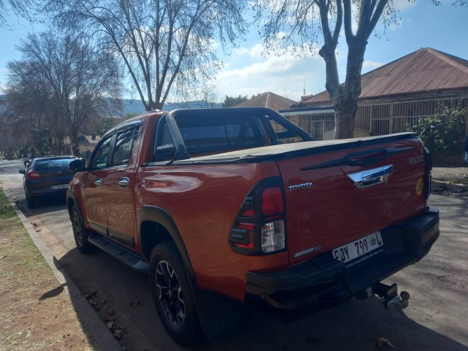 2020 Toyota Hilux 2.8 GD6 DIESEL LEGEND 50 D-CAB, AUTOMATIC, Orange, Service book.