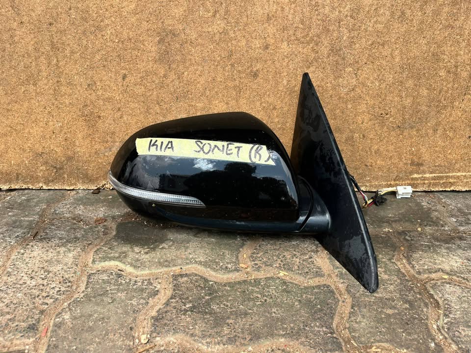 Kia Sonet Right side mirror - Private Seller Kia Sonet Right side mirror - Private Seller
