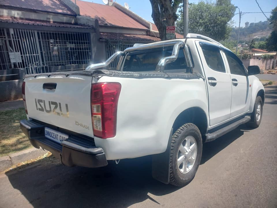 2017 ISUZU KB250 DMAX DOUBLE CAB, MANUAL, WHITE COLOR, MILEAGE 102000KMS, PRICE