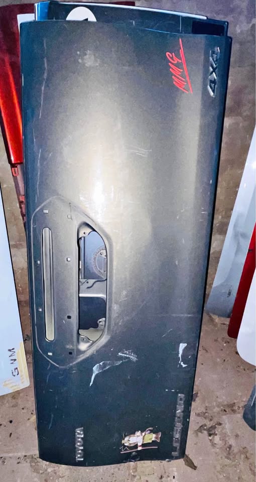 TOYOTA HILUX GD6 TAILGATE - Private Seller TOYOTA HILUX GD6 TAILGATE - Private Seller