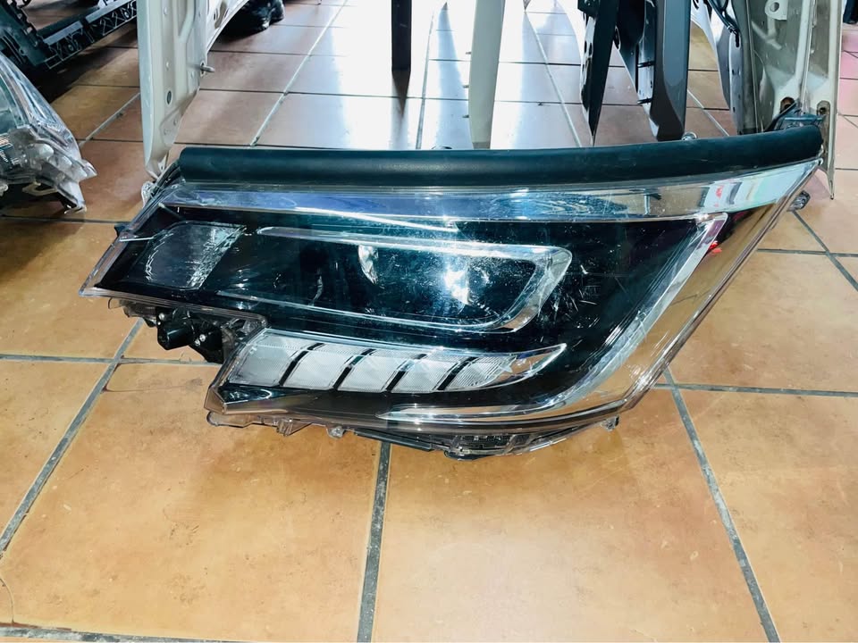 Toyota Majesty headlight - Private Seller Toyota Majesty headlight - Private Seller