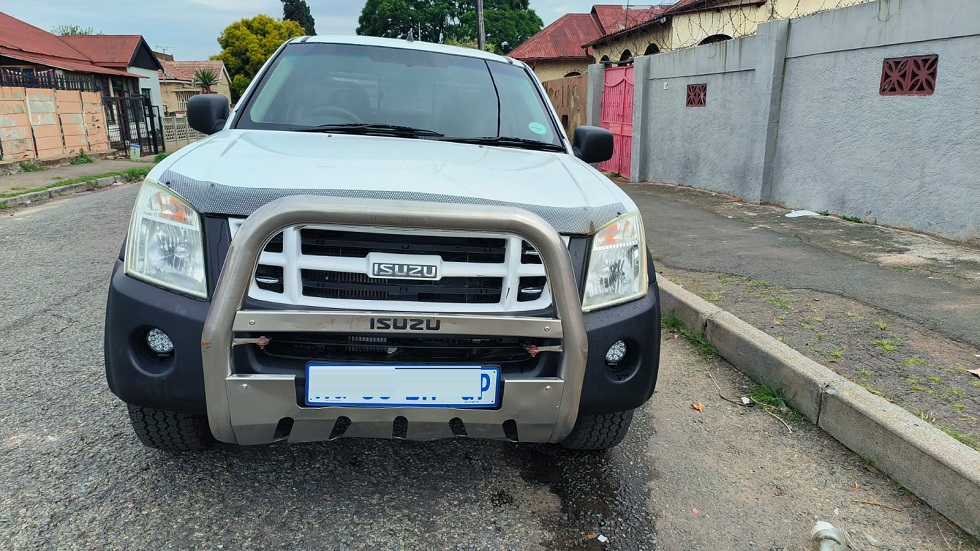 2011 Isuzu KB250 SuperCab Extended Bakkie Manual Fabric Seats Good Ord