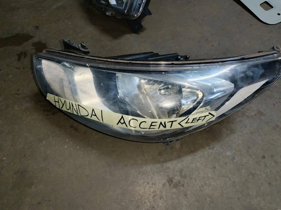Hyundai Accent Leftside Headlight - Private Seller Hyundai Accent Leftside Headlight - Private Seller