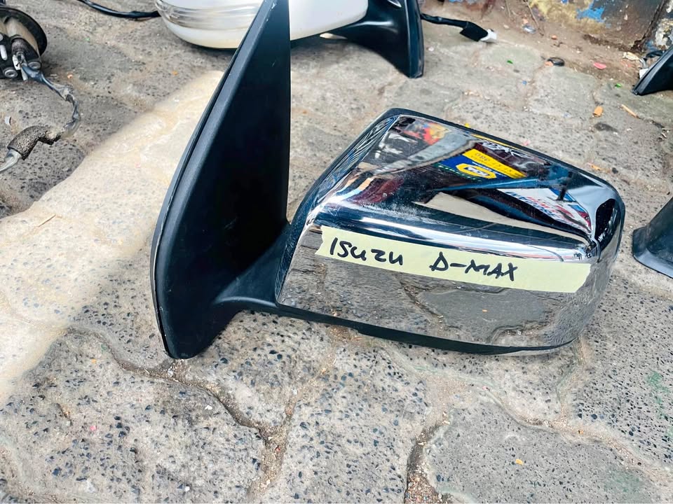 Isuzu D-Max side mirror - Private Seller Isuzu D-Max side mirror - Private Seller