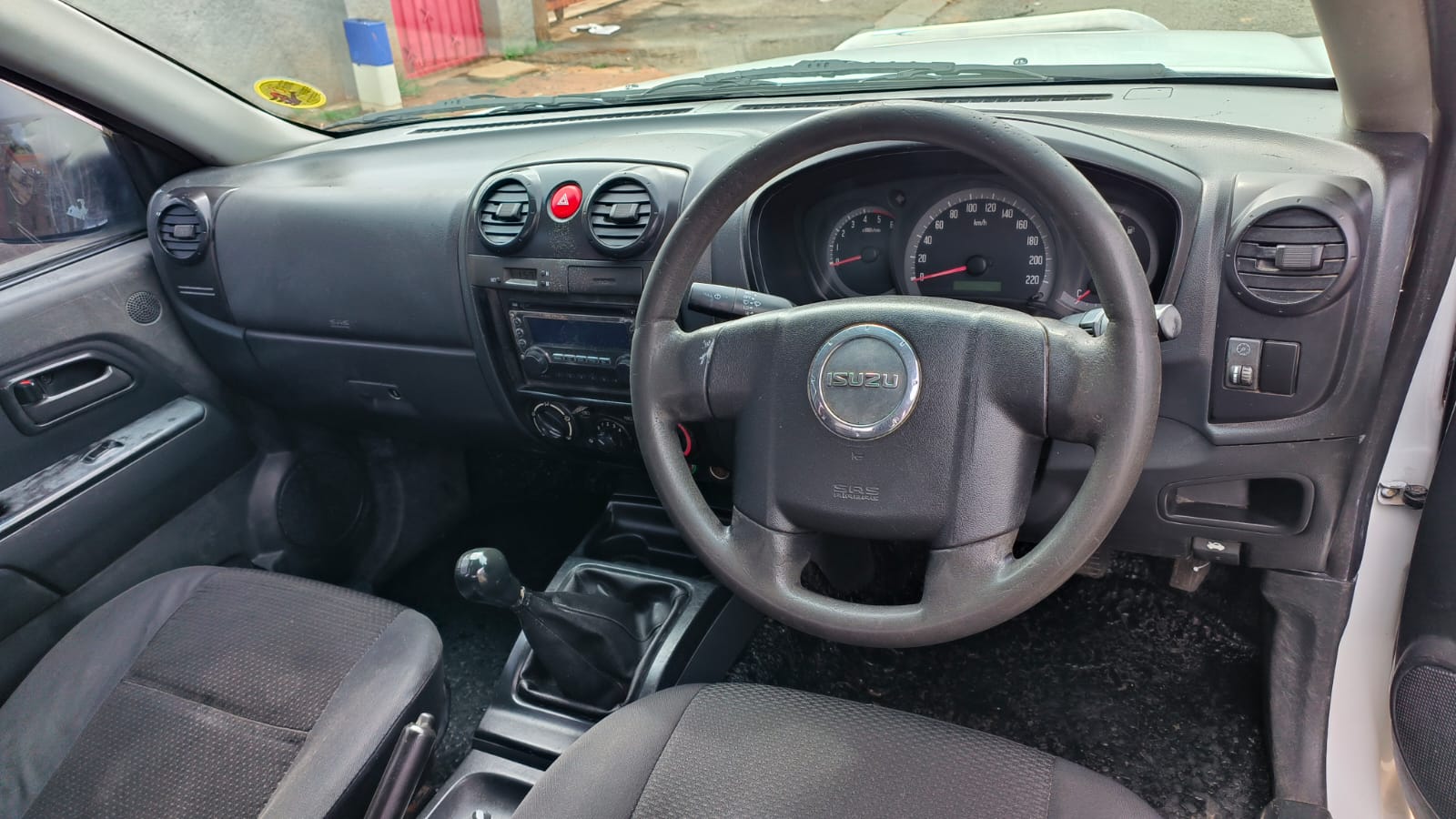 2011 Isuzu KB250 SuperCab Extended Bakkie Manual Fabric Seats Good Ord