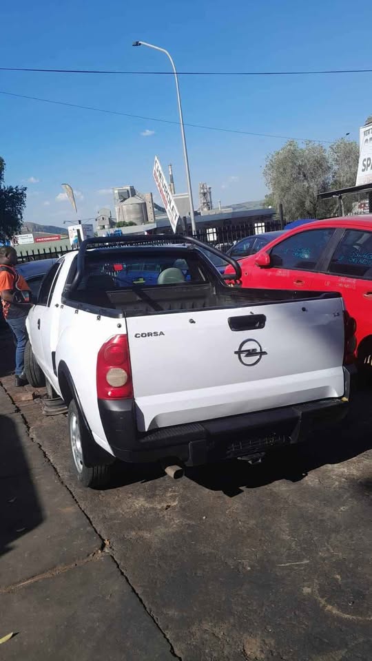 Opel Corsa 1.4i Stripping for Spares - Private Seller